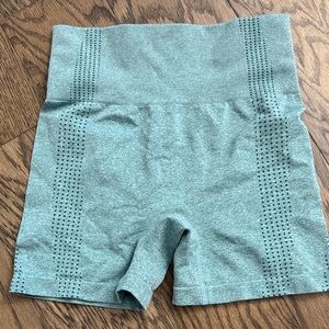 Women's Green Seamless Biker Shorts